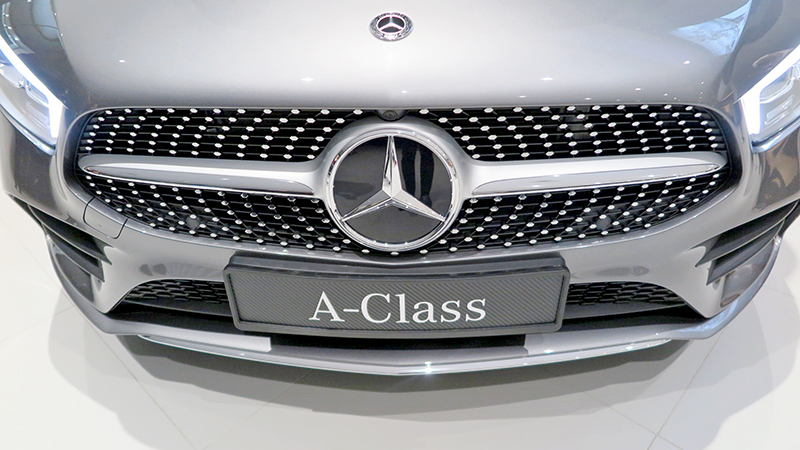 A High Class Drive in the Mercedes V260 AVANTGARDE - Borneo Insider's Guide